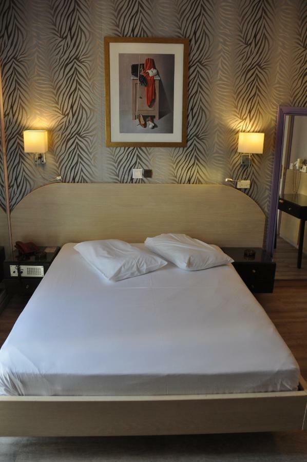 Eva Hotel Le Pirée Extérieur photo